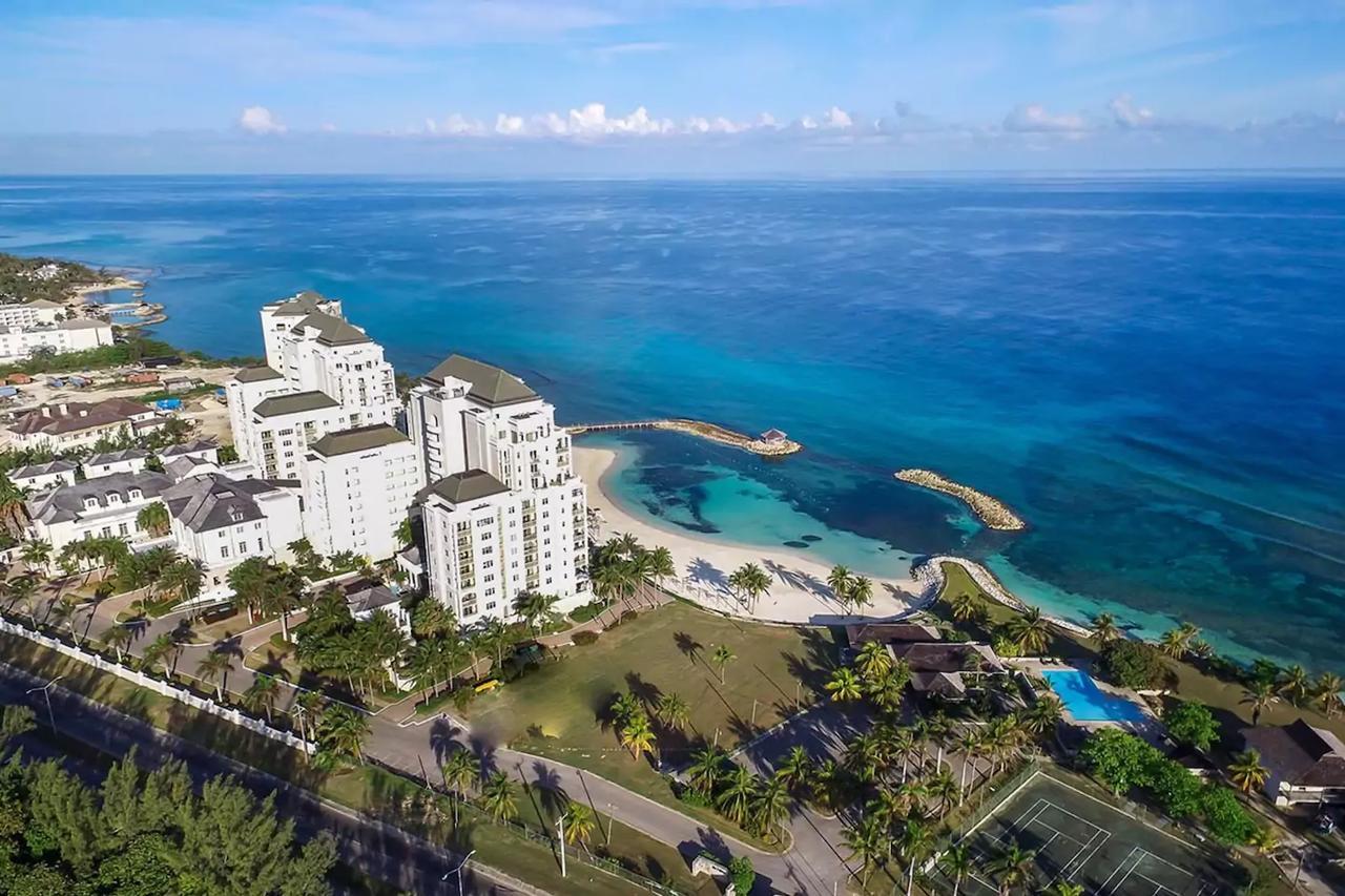 Family Complex Beside Beach W/Pool Montego Bay #1 Kültér fotó